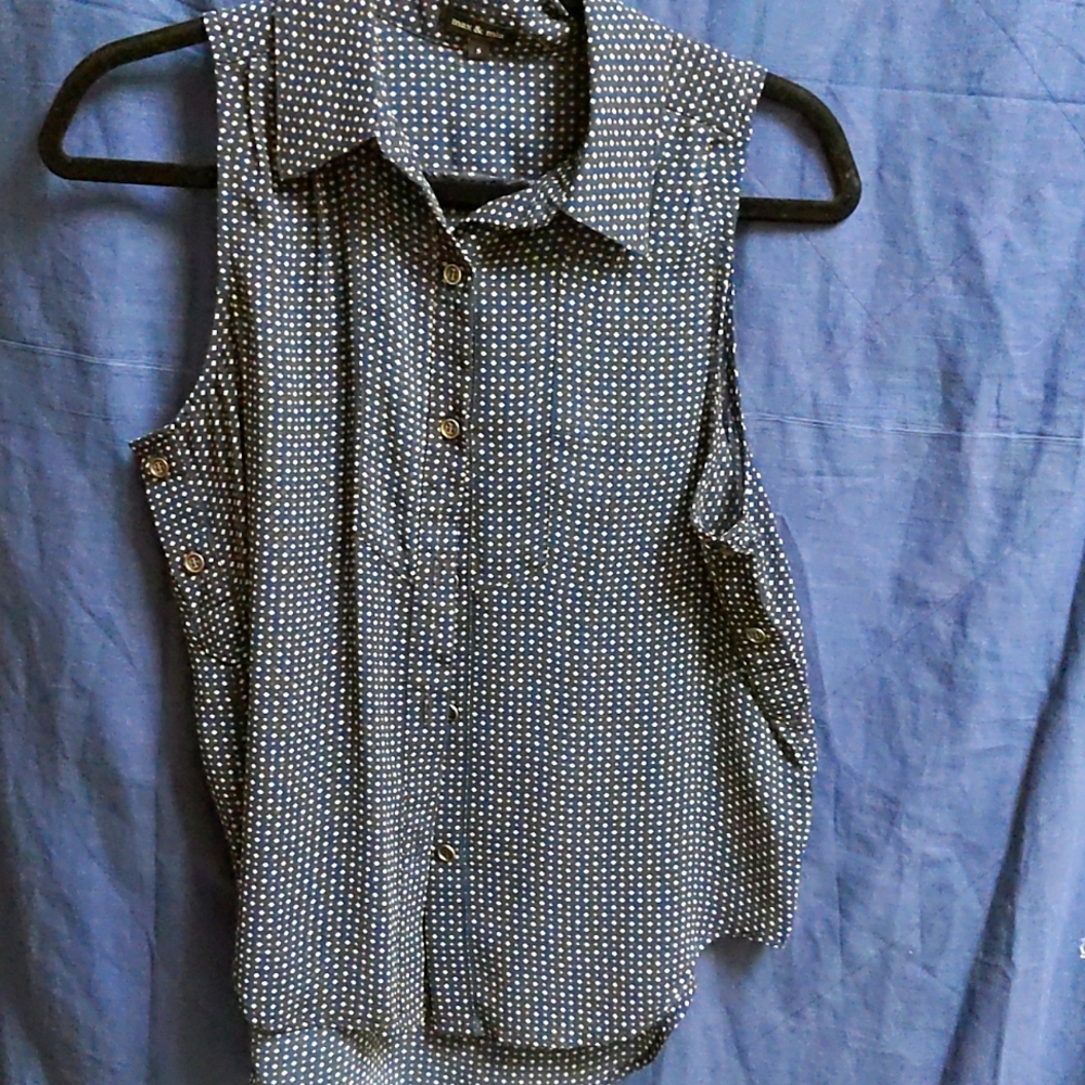 Dark blue spotted sleeveless top